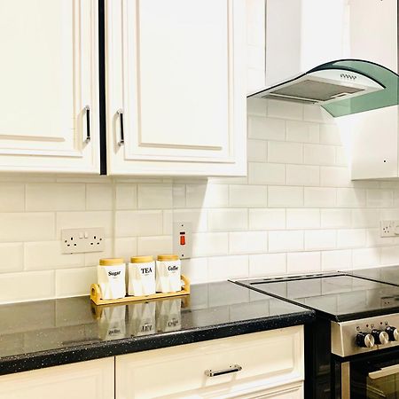 Cosy 2 Bedroom Apartment In Swiss Cottage. London Eksteriør bilde