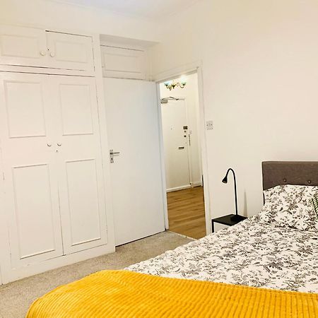 Cosy 2 Bedroom Apartment In Swiss Cottage. London Eksteriør bilde