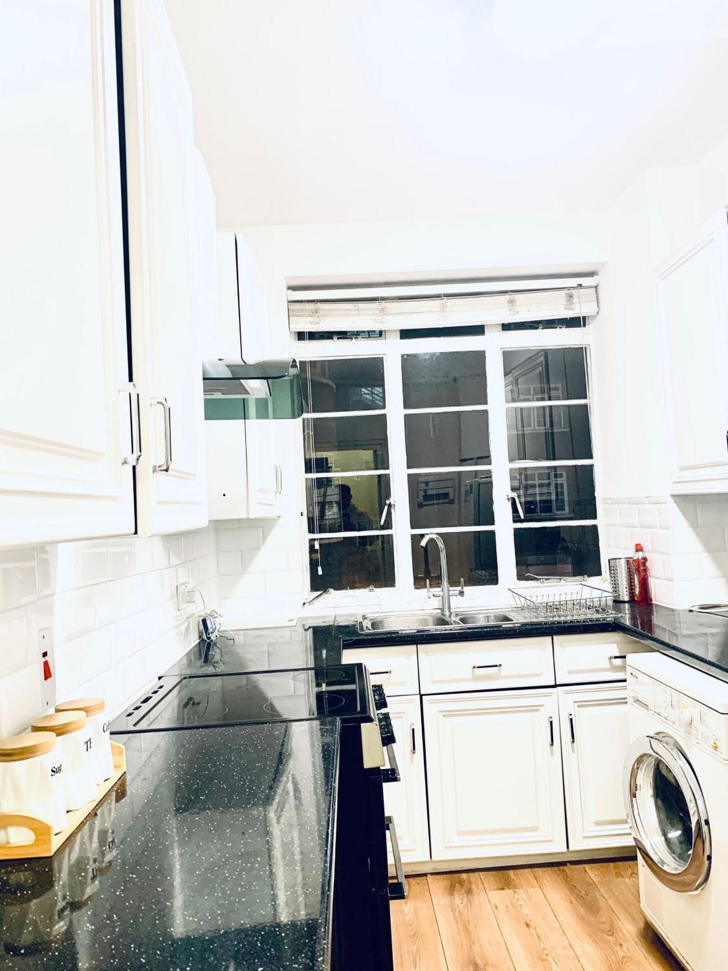 Cosy 2 Bedroom Apartment In Swiss Cottage. London Eksteriør bilde
