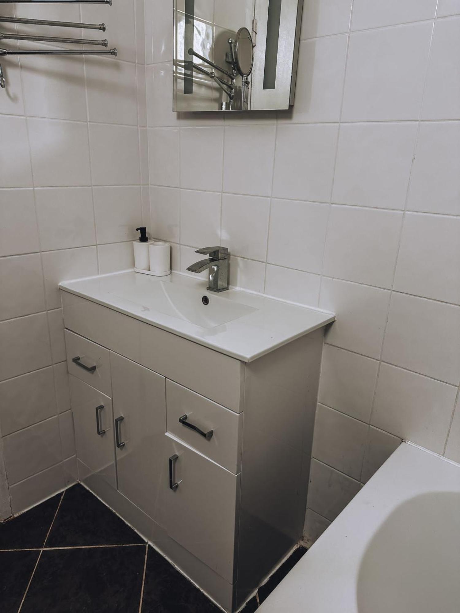 Cosy 2 Bedroom Apartment In Swiss Cottage. London Eksteriør bilde
